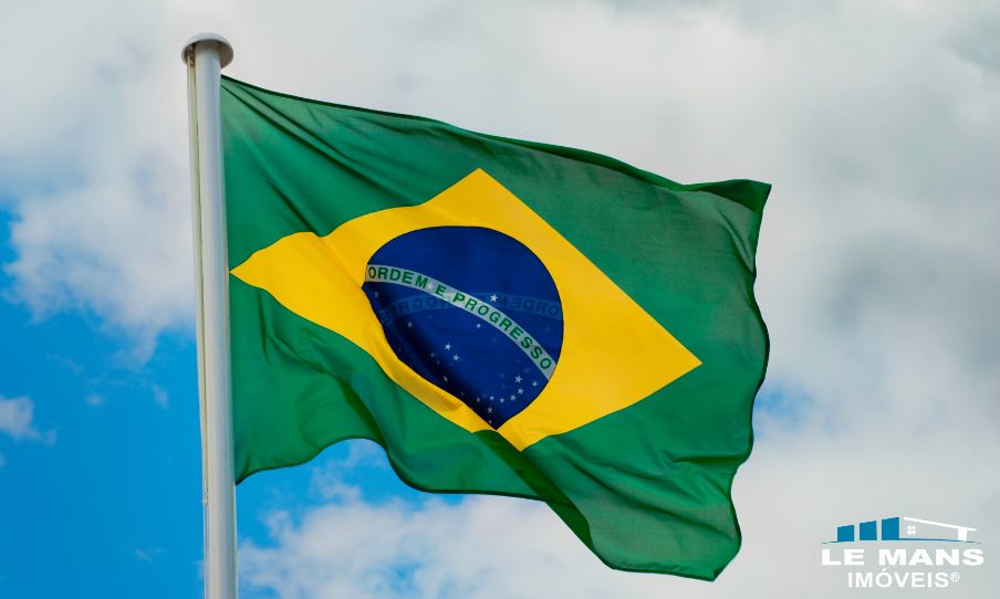 Dia Nacional da Bandeira: um símbolo de progresso e desenvolvimento que inspira o mercado imobiliário em Piracicaba